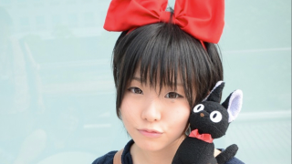 This <em>Kiki's Delivery Service</em> Cosplay Delivers a Big Bow and a Little Black Cat